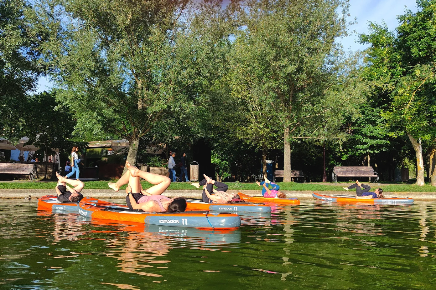 Yoga pe Stand up paddle