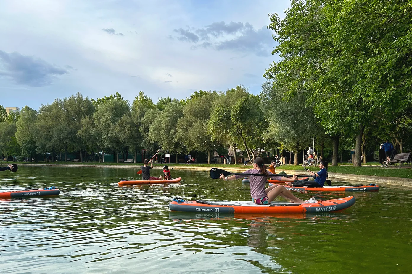 Yoga pe Stand up paddle