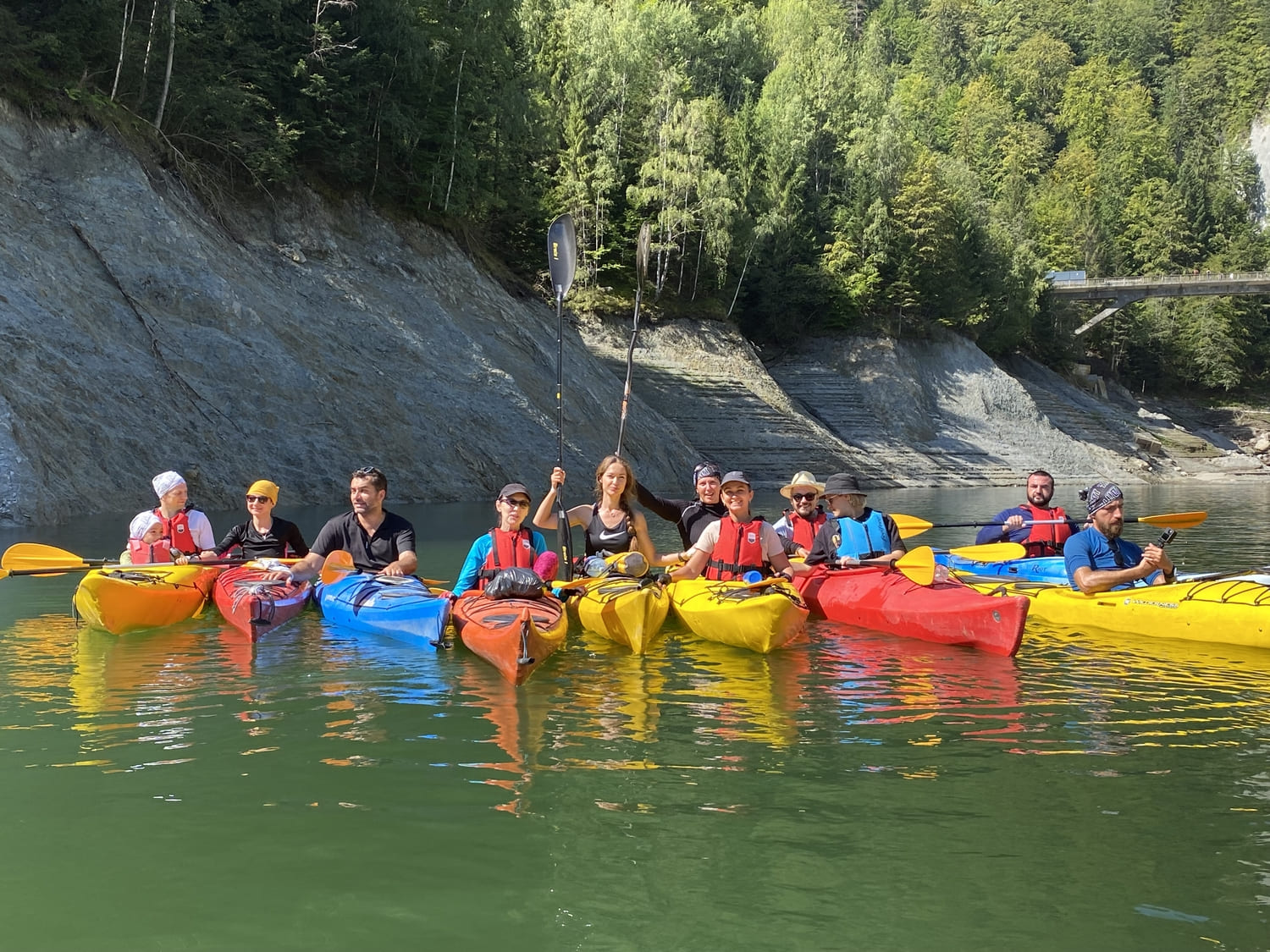 Tură de Caiac pe Lacul Vidraru